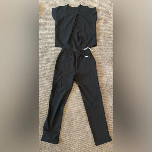 Preowned Figs Scrub Set- Medium Top/Medium Tall High Waisted Yolas - Picture 4 of 5